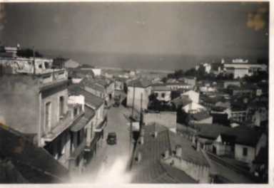 La rue des Aurs.. au fond la mer