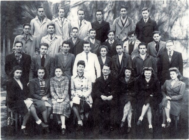 1946-46 : φ