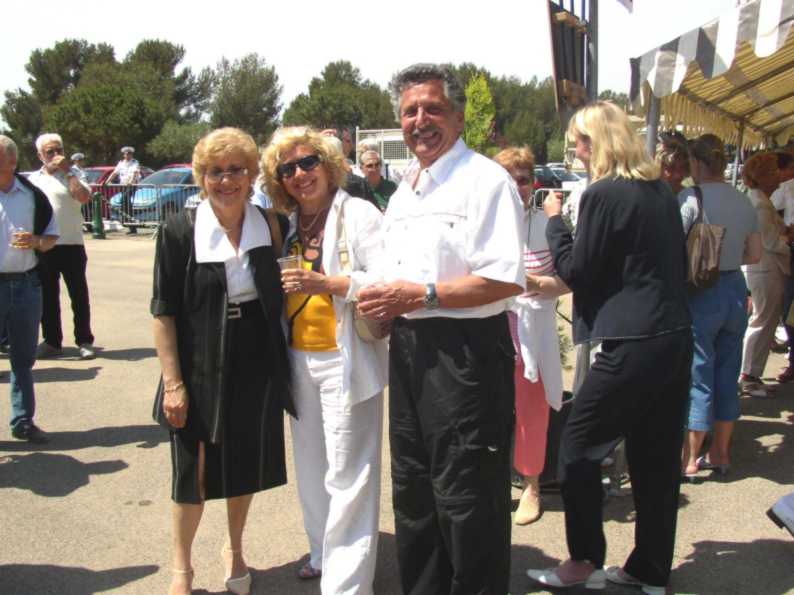A l'apritif,de G  D:Michle Fasulo,Marie Felix Buono et son epoux Roger Di Costanzo