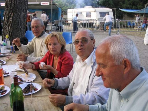 Les agapes se finirent tard le soir